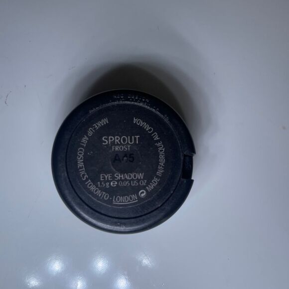 Sprout Frost single eyeshadow by MAC - Picture 2 of 2